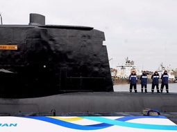 El ARA San Juan en amarrado a puerto El ARA San Juan en amarrado a puerto