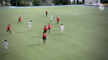 video: la increible jugaba de theo zidane con el real madrid video: la increible jugaba de theo zidane con el real madrid