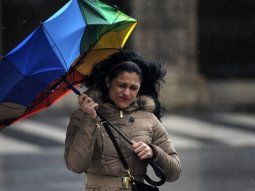 Vientos fuertes y algunas lluvias.