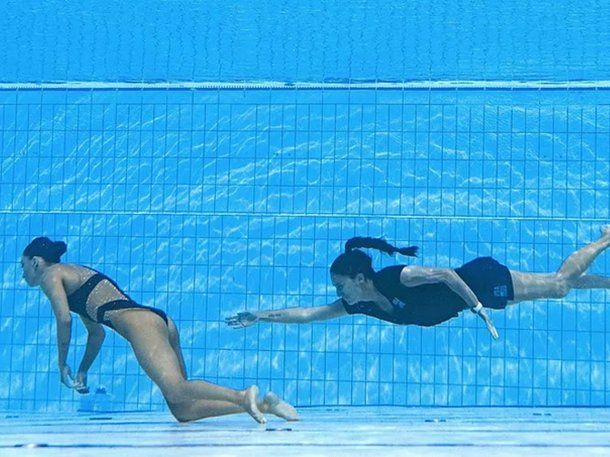 Nadadora se desmaya en la pileta: dramático rescate