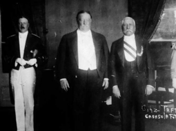 Se produce en 1909 la primera visita oficial de un presidente norteamericano a suelo de México; en Ciudad Juárez, se reúnen Porfirio Díaz y William Howard Taft. Se produce en 1909 la primera visita oficial de un presidente norteamericano a suelo de México; en Ciudad Juárez, se reúnen Porfirio Díaz y William Howard Taft.