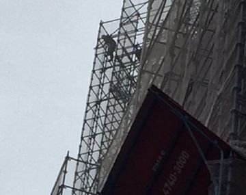 Un hombre amagó con tirarse desde la cúpula de la confitería El Molino