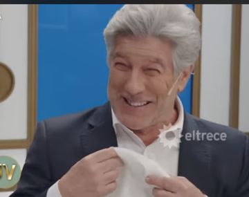 Por el pelo debe ser: Pachu hizo estallar de risa a Juana cuando contó con quién lo confunden