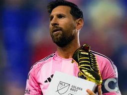 Lionel Messi con su Botín de Oro de la MLS. Lionel Messi con su Botín de Oro de la MLS.