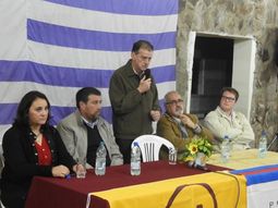 La iniciativa de Cabildo Abierto por los deudores se fortalece con la adhesión de una diputada del Partido Nacional. La iniciativa de Cabildo Abierto por los deudores se fortalece con la adhesión de una diputada del Partido Nacional.