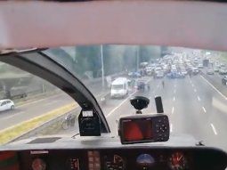 Accidente en la General Paz: el helicóptero del SAME trasladó a una motociclista herida