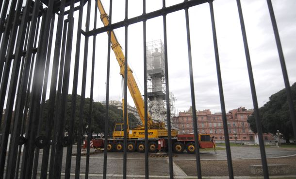 Por orden de la justicia, no se moverá el monumento a Colón