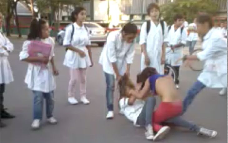 VIDEO: Brutal pelea de dos adolescentes