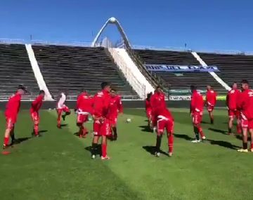 La zurda de luto: Argentinos homenajeó a Maradona utilizando medias negras en sus piernas izquierdas