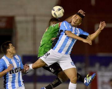 Huracán enfrenta a Racing en Parque Patricios