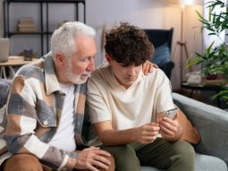 Jubilaciones, becas universitarias, cobertura médica para el Sistema Nacional de Salud, deducción máxima en las cuotas hipotecarias, entre algunas de las nuevas actualizaciones por el decreto del Gobierno del Uruguay. (Foto: Freepik) Jubilaciones, becas universitarias, cobertura médica para el Sistema Nacional de Salud, deducción máxima en las cuotas hipotecarias, entre algunas de las nuevas actualizaciones por el decreto del Gobierno del Uruguay. (Foto: Freepik)