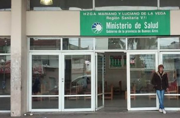 VIDEO: Familiares de accidentado atacaron a golpes a personal médico y policías en un hospital de Moreno