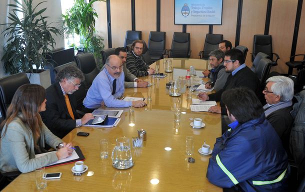 El Gobierno prometió una solución para los trabajadores de la gráfica cerrada Donnelley