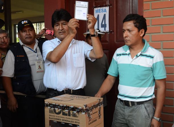Cerraron las urnas en Bolivia y Evo va en busca de su segunda reelección
