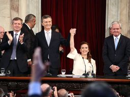 juro mauricio macri y es el nuevo presidente de los argentinos juro mauricio macri y es el nuevo presidente de los argentinos