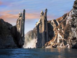 Argonath de El Señor de los Anillos: la comunidad del anillo Argonath de El Señor de los Anillos: la comunidad del anillo