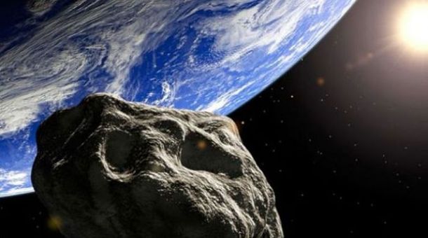 Seguí la trayectoria del masivo y oscuro asteroide 1998 QE2