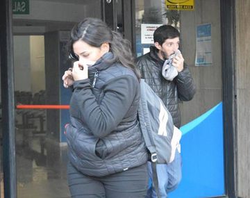 Los empleados se tapan la nariz en la sucursal
