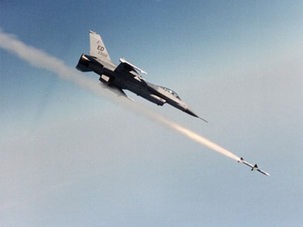 F16