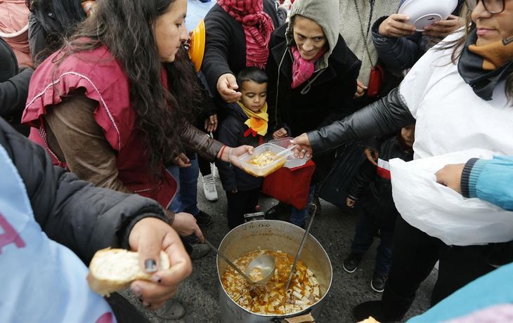 Jueves de caos en la Ciudad: cortes en los accesos y mil ollas populares