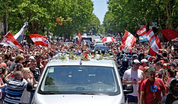 Emotiva despedida a Alejandro Sabella en La Plata
