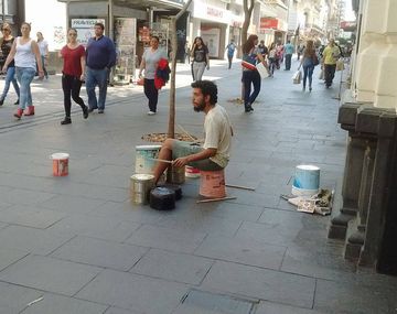 Martín Almirón artista callejero