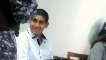 la foto que indigna: un violador se rie de sus victimas en pleno juicio la foto que indigna: un violador se rie de sus victimas en pleno juicio