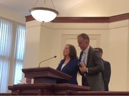 Interrumpió una misa para contar que había sido violada hace 34 años por un mormón