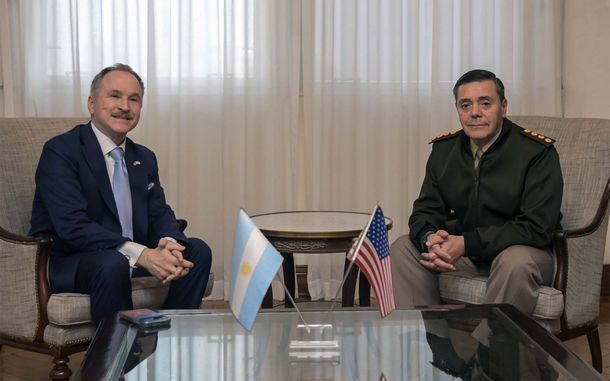 Embajador Peter Lamelas y ministro Carlos Presti. Embajador Peter Lamelas y ministro Carlos Presti.