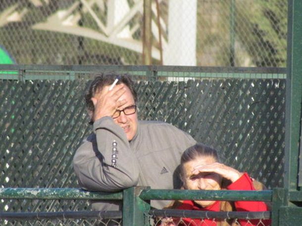 Bielsa no pudo con su genio y se volvió loco en un partido de hockey