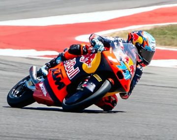 Perrone perdió la victoria en la última vuelta en Austin: quedó cuarto en Moto3