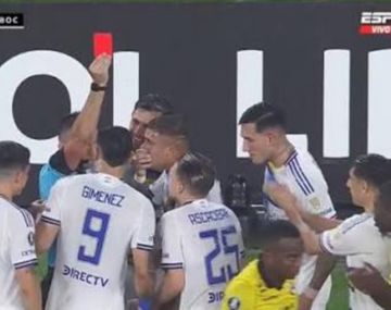 Noche complicada para Boca: así fue la expulsión de Santiago Ascacíbar