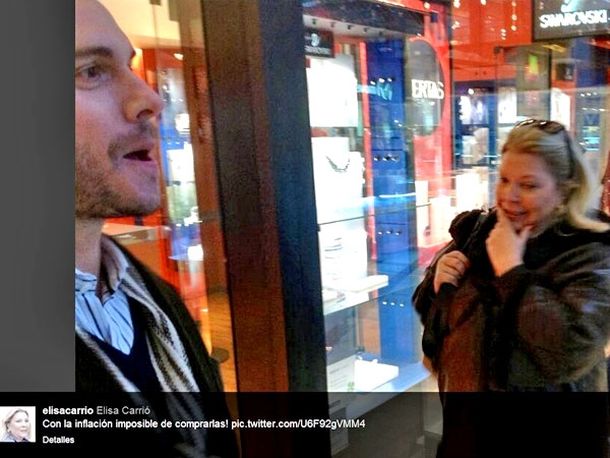 El tuit frívolo que borró Carrió después de ir de shopping