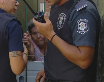 Tensión frente a la vivienda del asesino de Lomas del Mirador: golpearon a policías que la custodian