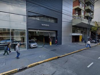 Una concesionaria abrió con todo su personal y sin respetar el distanciamiento ni el protocolo
