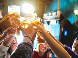 Descubren cuál es la mejor edad para tomar alcohol o dejarlo
