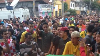 brasileros quemaron la bandera y dejaron el estadio brasileros quemaron la bandera y dejaron el estadio