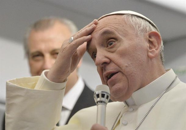 Dos ex fiscales piden que el Papa declare en la causa AMIA