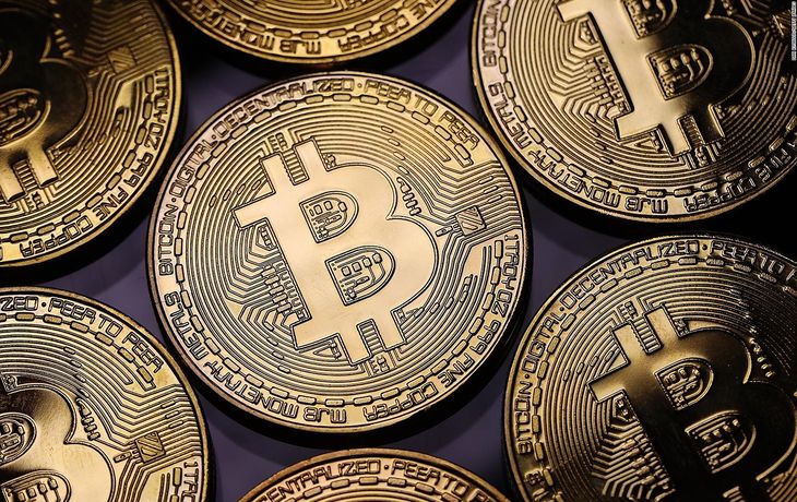 El Bitcoin rozó los 60 mil dólares ante la expectativa de la entrada de los primeros fondos en Bolsa