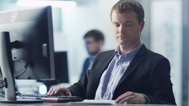 Usan la inteligencia artificial para medir la felicidad y mejorar el rendimiento laboral