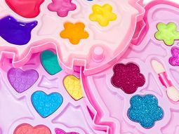 La ANMAT prohibió unos productos cosméticos infantiles por carecer de registros sanitarios. La ANMAT prohibió unos productos cosméticos infantiles por carecer de registros sanitarios.