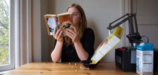 VIDEO: Inventan un brazo robótico que te prepara el desayuno