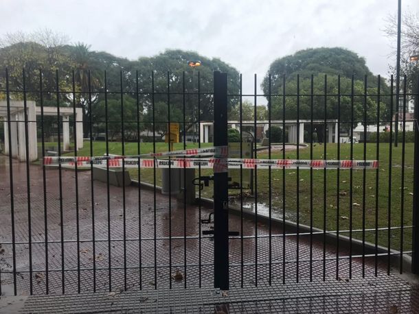 La Plaza San Miguel de Garicoits fue cerrada mientras se investiga la sustancia toxica hallada.