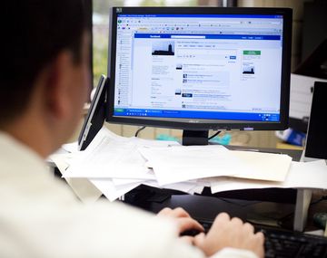 Afirman que empresarios del país no permiten uso de redes por descenso de productividad