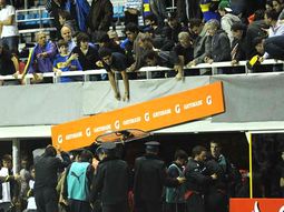 la justicia cito a los hinchas que tiraron el cartel en boca la justicia cito a los hinchas que tiraron el cartel en boca