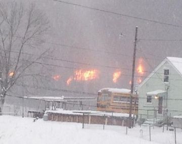 Descarriló un tren cargado de petróleo en Estados Unidos: mirá el video