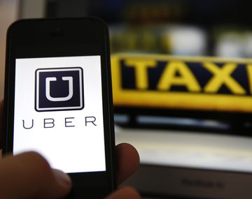 Uber celebró que apunten a que todos los taxis se pidan por una app
