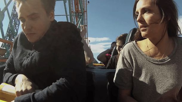 Eligió una montaña rusa para terminar con su novia: mirá el video