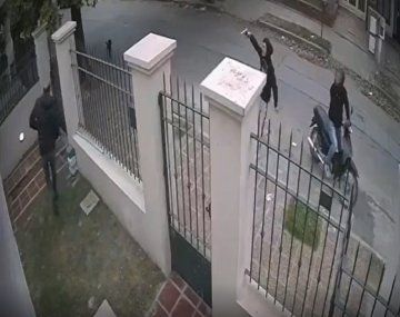 Un hombre se defendió de motochorros a bidonazos