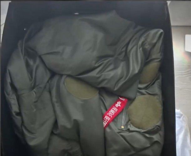 Exclusivo de Argenzuela: así es el traje que tenía preparado Javier Milei para pilotear aviones en Dinamarca